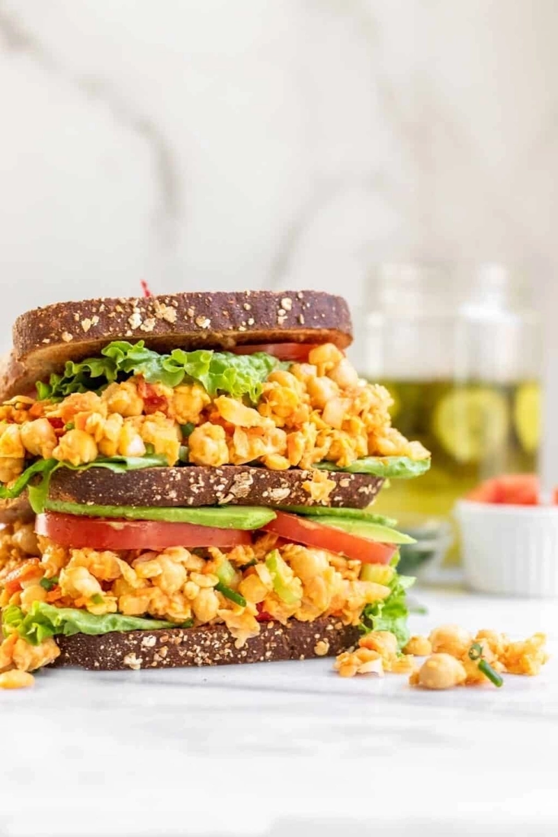 Spicy mashed buffalo chickpea salad