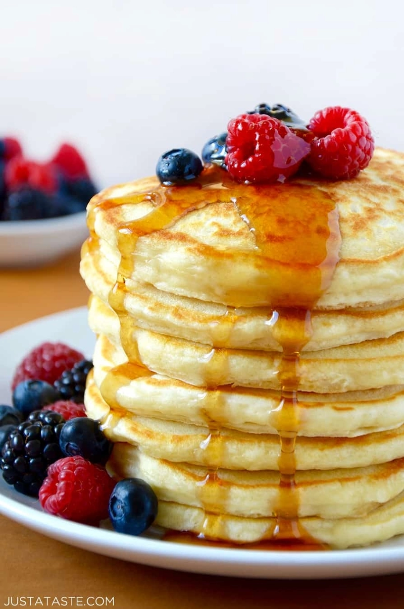 Fluffy greek yogurt pancakes