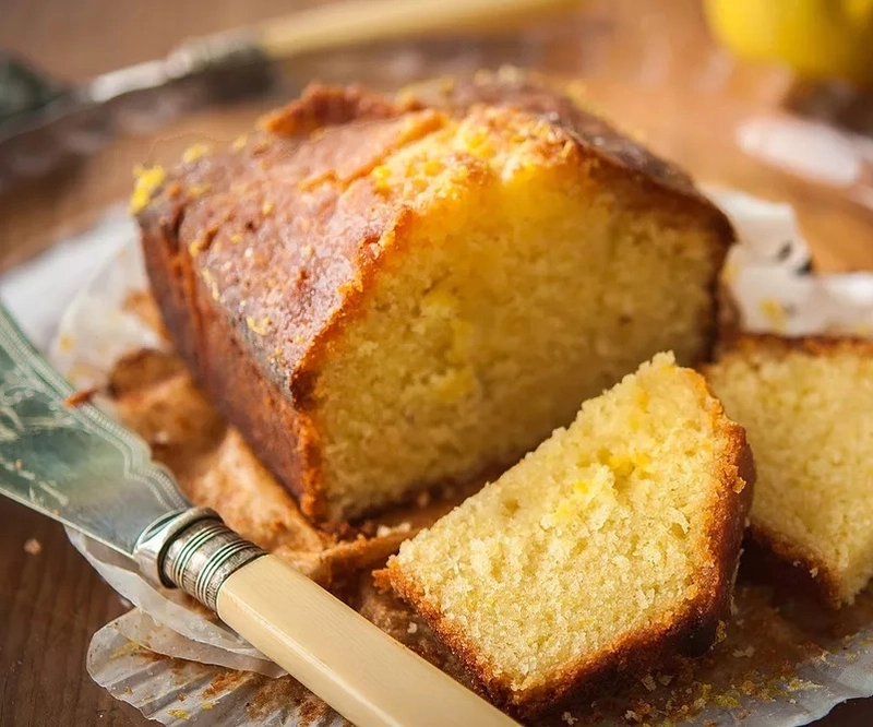 Lemon drizzle cake